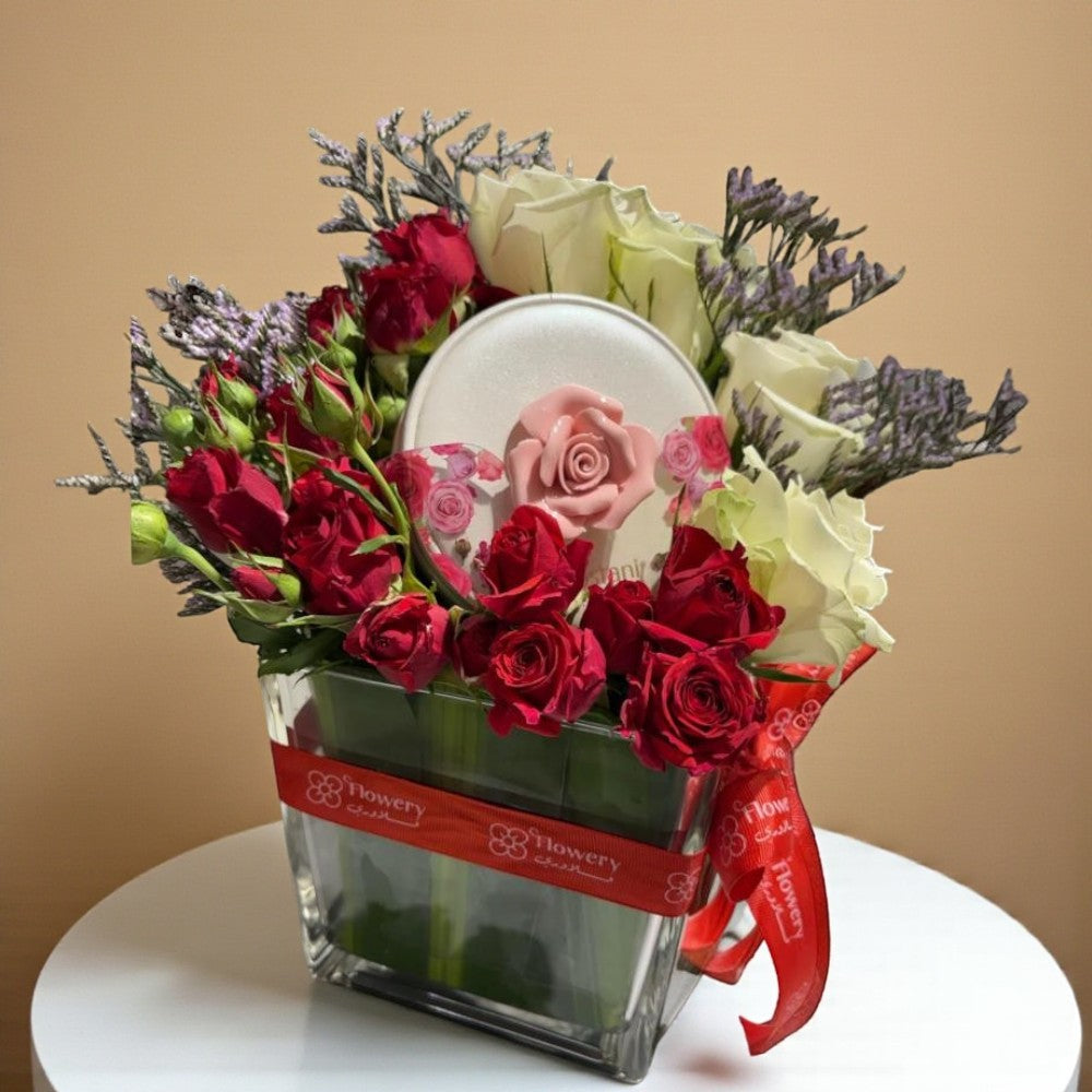 فازة ورد فاخرة مع شوكولاتة بستاني Flowery فلاوري.