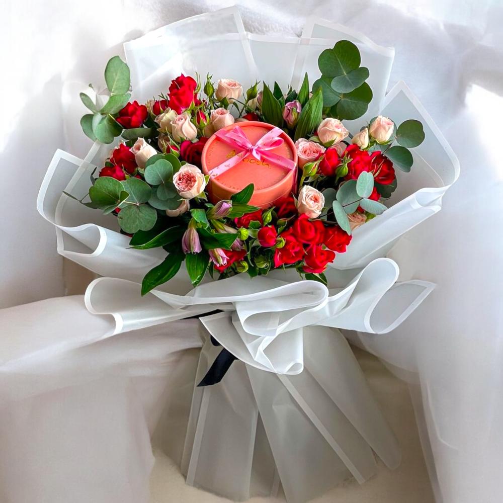 بوكية تهنئة مع شوكولاته انوش Flowery فلاوري.