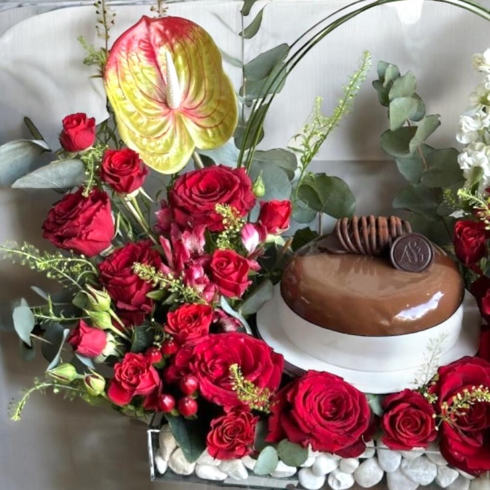 باقة الورد الملكية مع كيك آني وداني Flowery فلاوري.