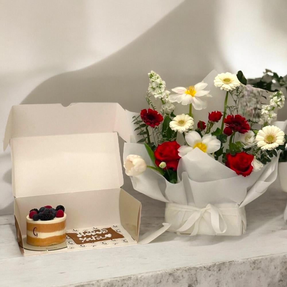 بوكيه ورد مع كيك Flowery فلاوري.