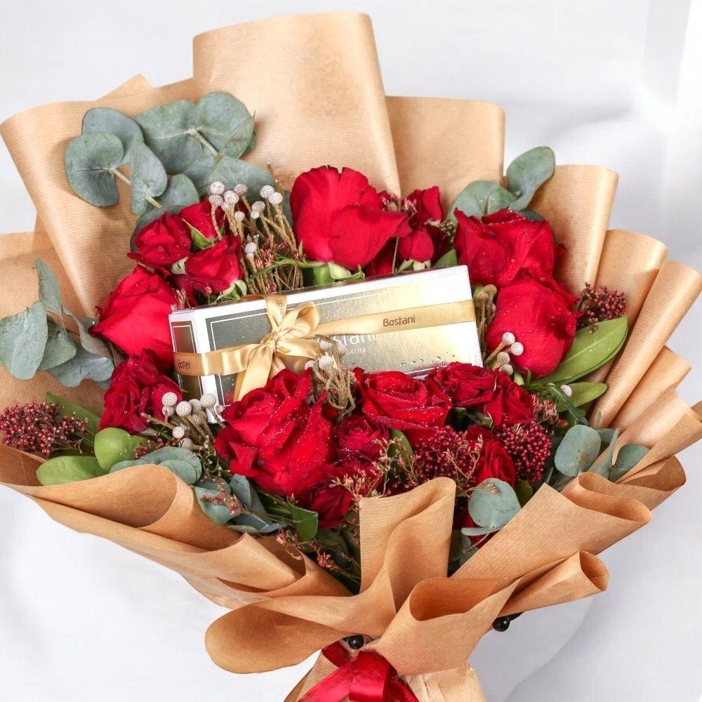 بوكيه ورد احمر جوري مع شوكولاتة بستاني | هدية رومانسية فاخرة Flowery فلاوري.