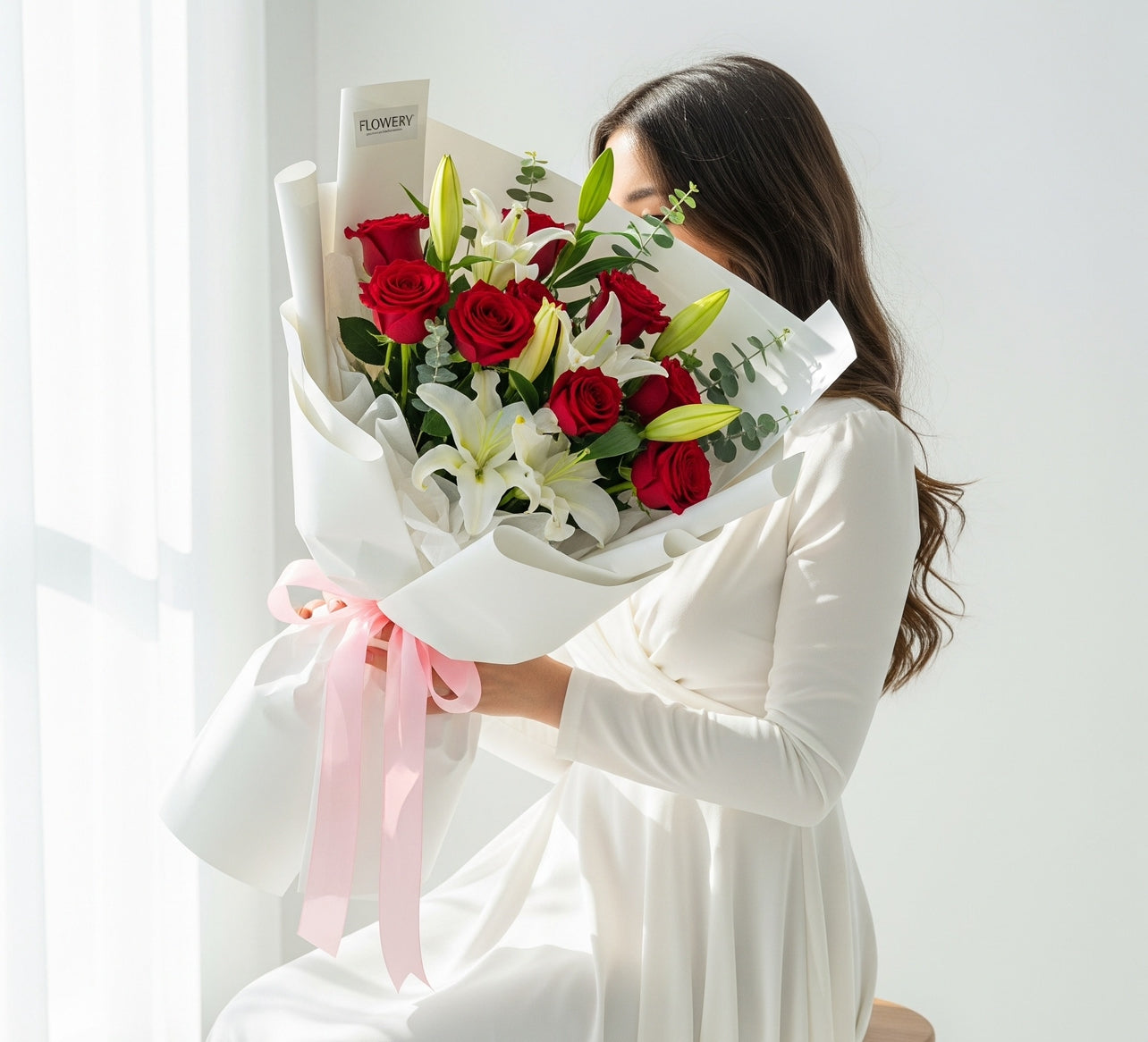 باقة الحب الأبدي - ورد أحمر وليليوم أبيض Flowery فلاوري.