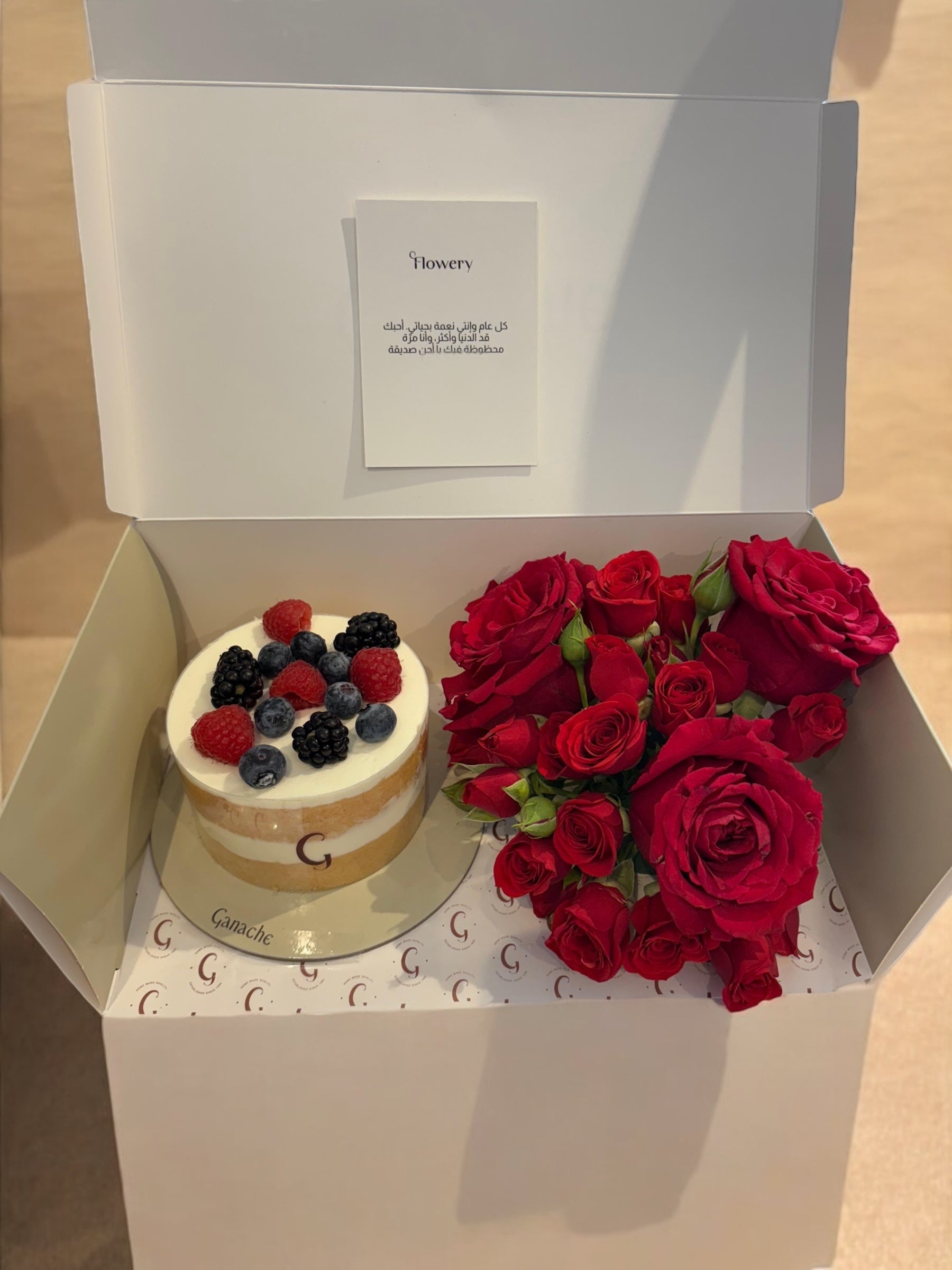 باقة الفرح مع كيك جاناش Flowery فلاوري.