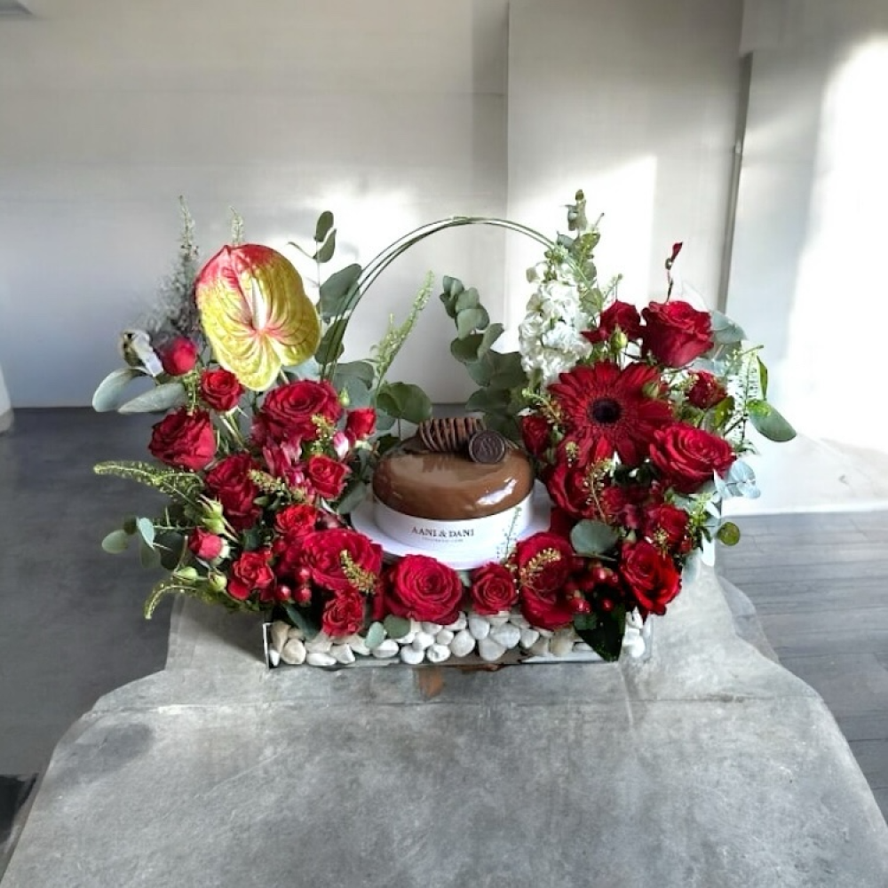 باقة الورد الملكية مع كيك آني وداني Flowery فلاوري.