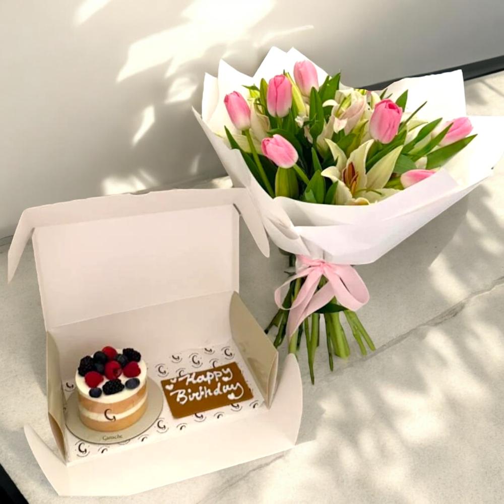 باقة توليب وليليوم مع كيك Flowery فلاوري.