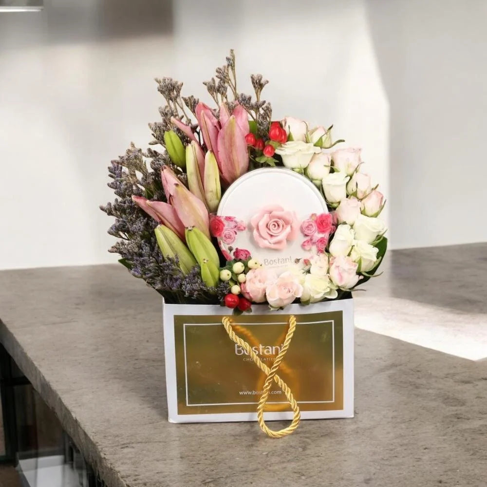 باقة الورد الفاخرة مع شوكولاتة بستاني Flowery فلاوري.