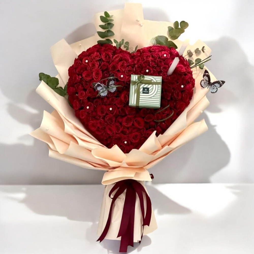 هدية الحب الأبدية - باقة ورد حمراء على شكل قلب Flowery فلاوري.