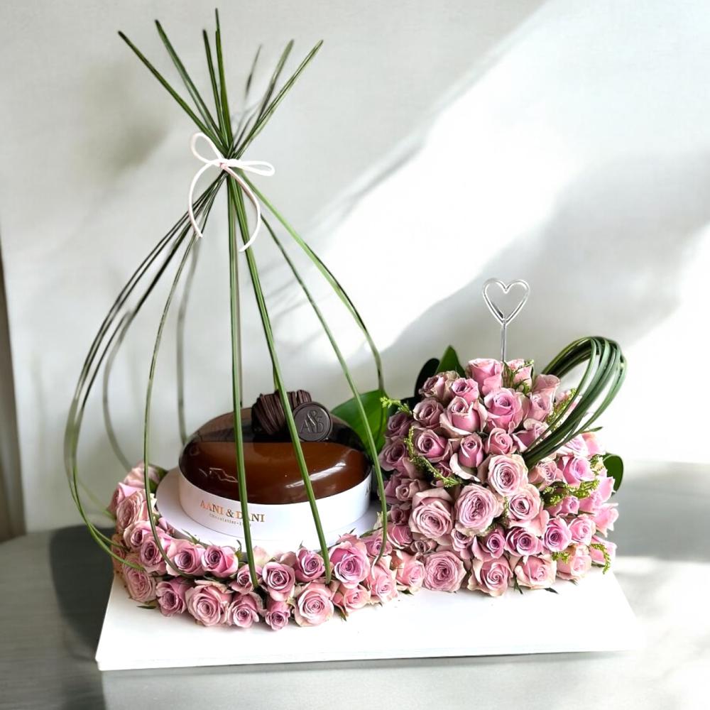 كيكة اني وداني مع ورد Flowery فلاوري.