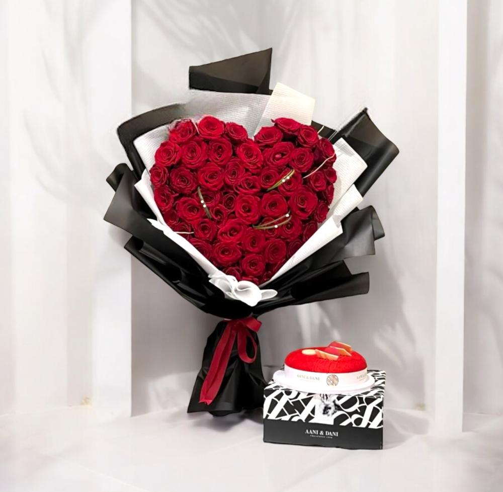 هدية رومانسية ورد و كيك من اني وداني Flowery فلاوري.