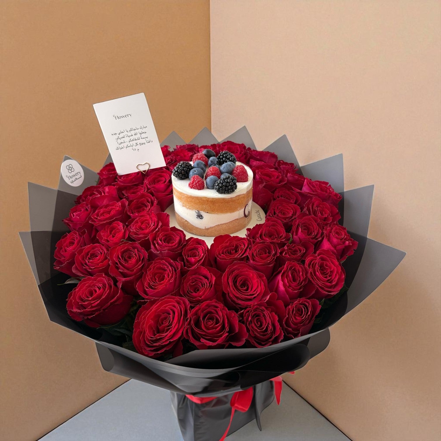 باقة الحب ورد مع كيك جاناش Flowery فلاوري.