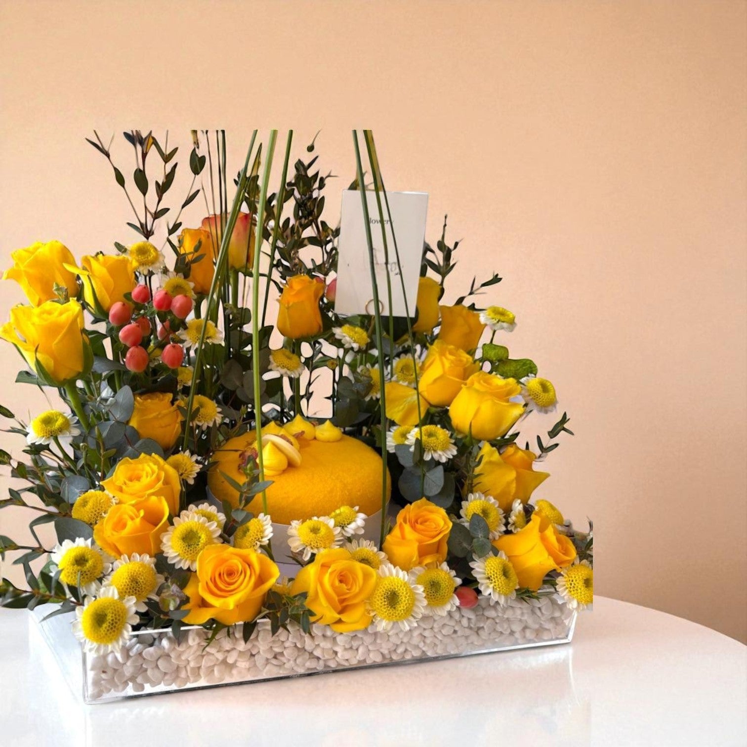 باقة كيك اني وداني مع زهور وبالونات Flowery فلاوري.