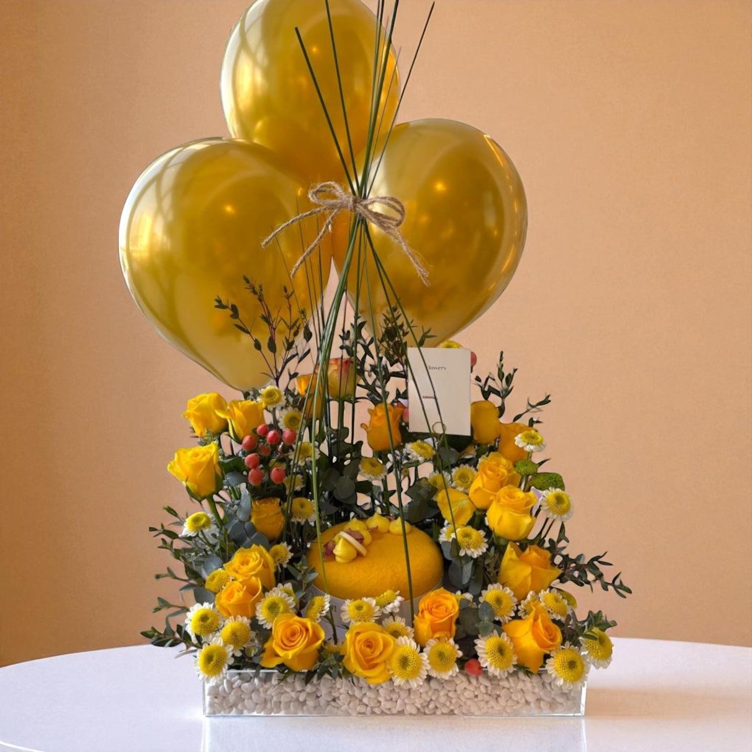 باقة كيك اني وداني مع زهور وبالونات Flowery فلاوري.