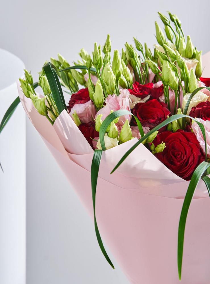 باقة المشاعر  زهور استوما والجوري - image 3