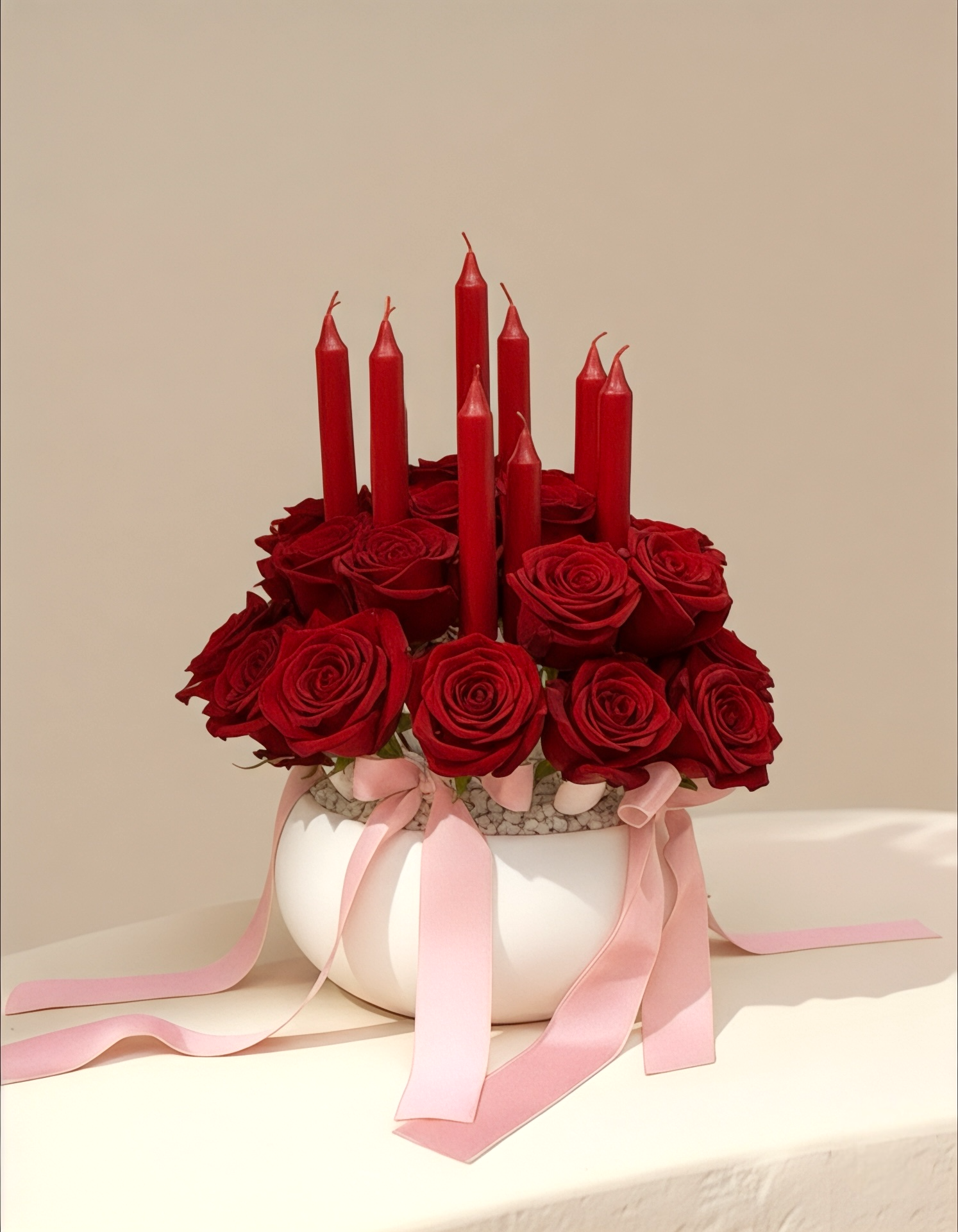 فازة الورد الأحمر والشموع - هدية رومانسية فاخرة