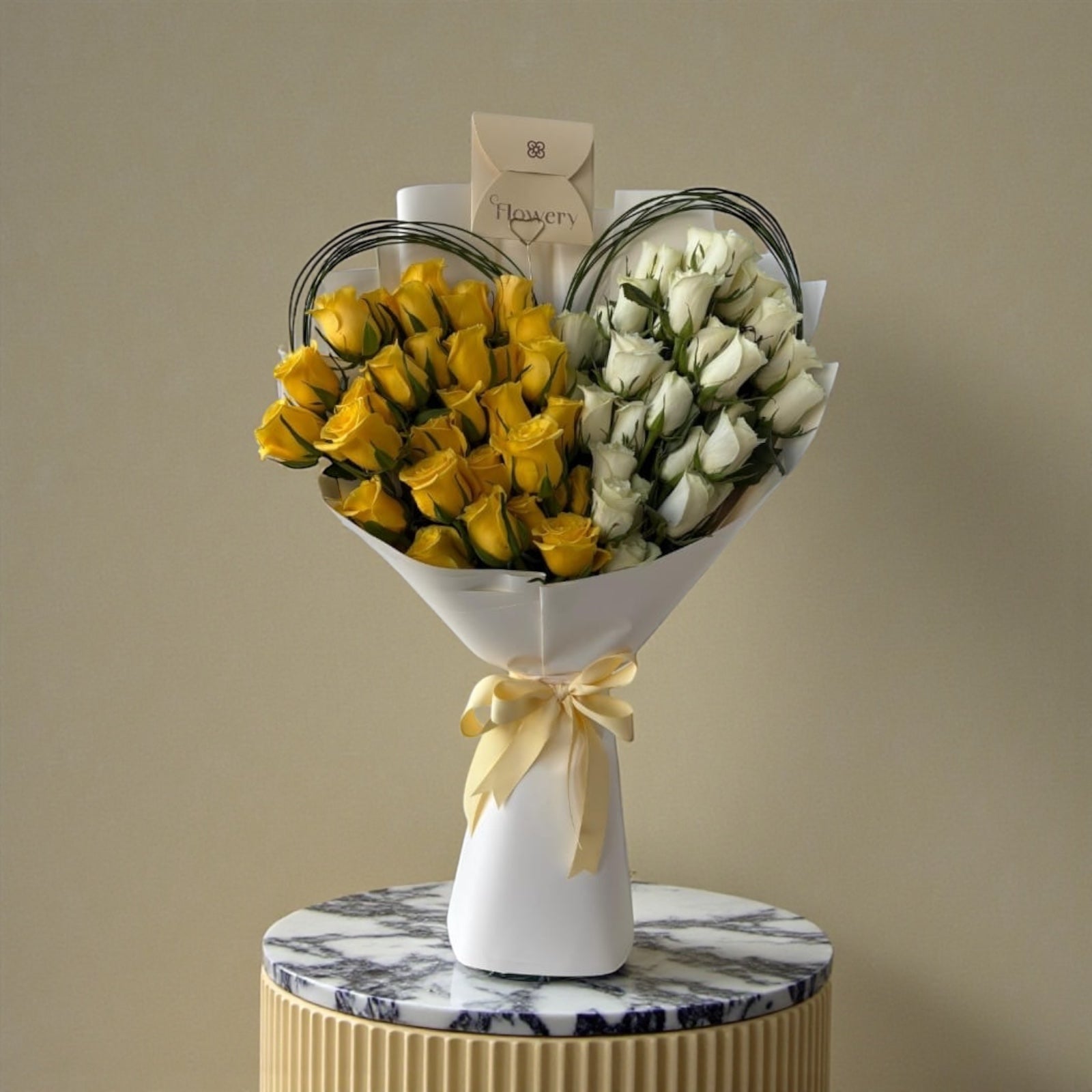 باقة التناغم الملكي الفاخرة (50 وردة)